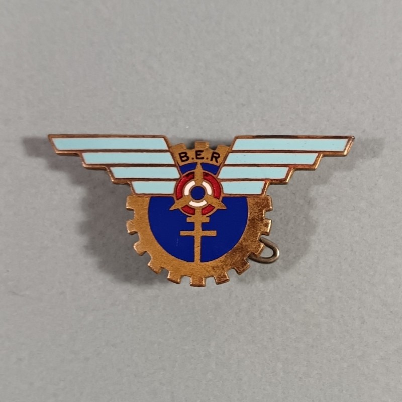 INSIGNE MILITAIRE BASE AERIENNE ECOLE DE ROCHEFORT FABRICATION NON MARQUEE ANNEES 1950